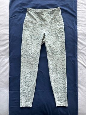 Old Navy Active Elevate Legging Snake Print Go-Dry High Rise Pockets